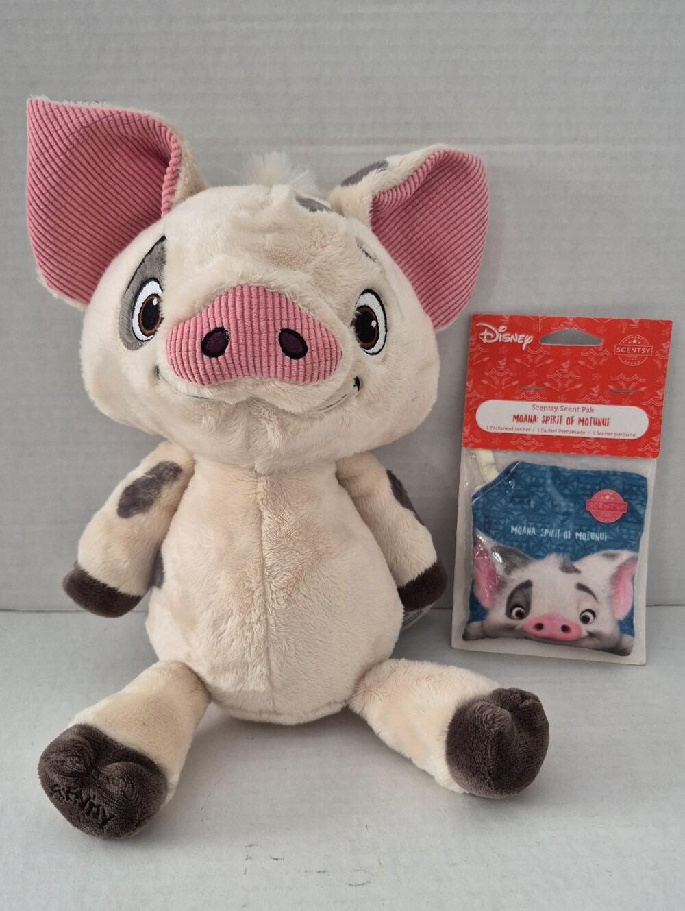 Disney Moana Pua Scentsy Buddy Plush Pig with New Sealed Spirit of Motunui Scent